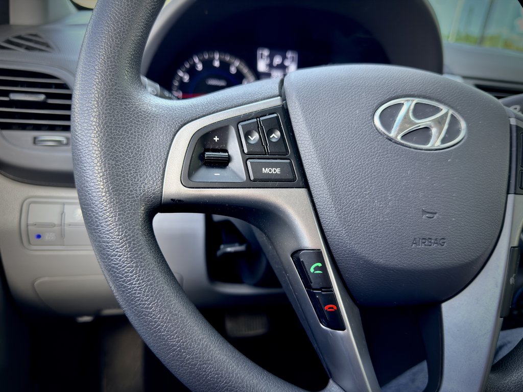 Hyundai Accent GL 2016 à Notre-Dame-des-Prairies, Québec - 20 - w1024h768px