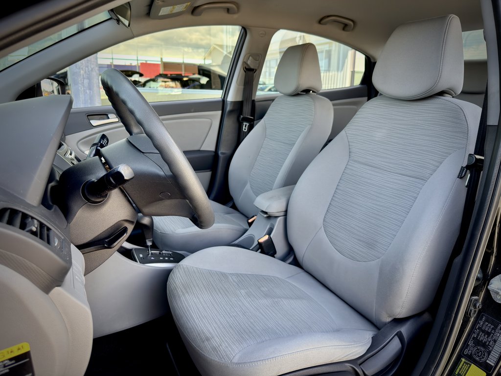 Hyundai Accent GL 2016 à Notre-Dame-des-Prairies, Québec - 12 - w1024h768px