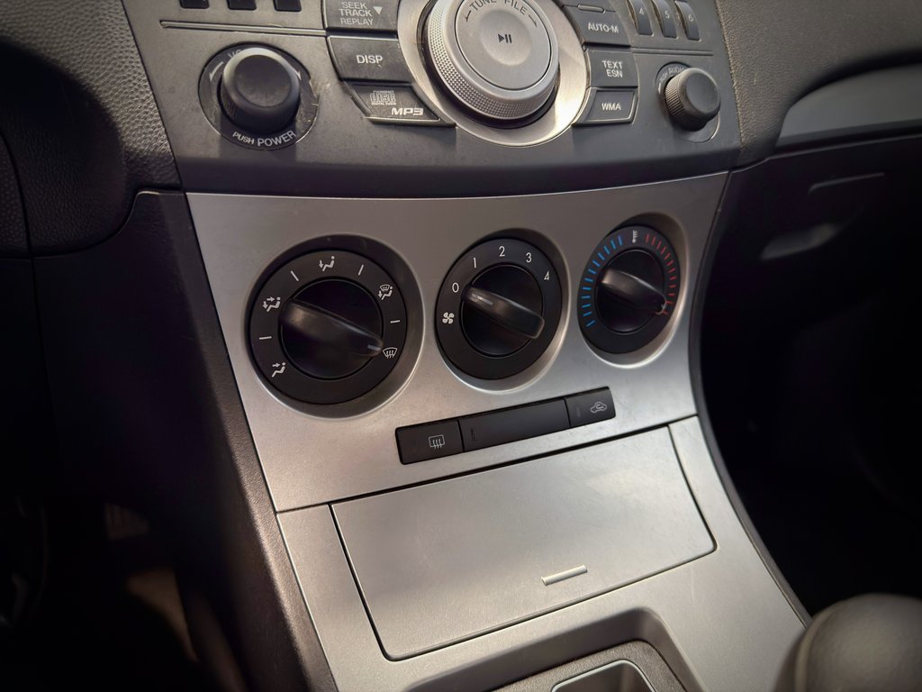2010 Mazda 3 in Notre-Dame-des-Prairies, Quebec - 16 - w1024h768px