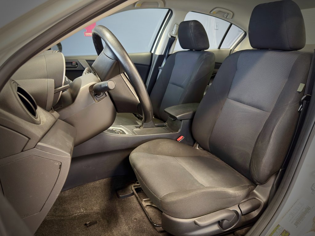 2010 Mazda 3 in Notre-Dame-des-Prairies, Quebec - 11 - w1024h768px