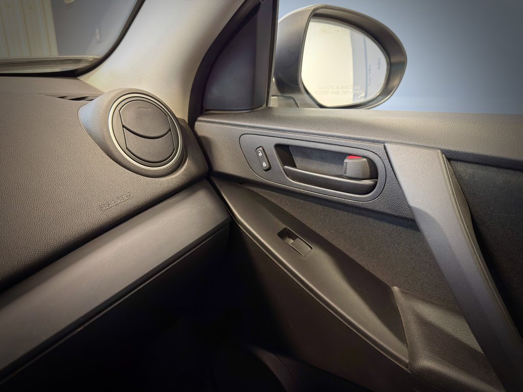 2010 Mazda 3 in Notre-Dame-des-Prairies, Quebec - 19 - w1024h768px