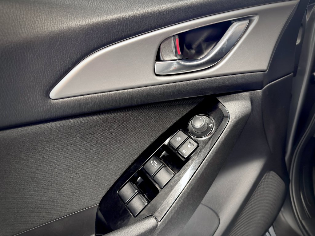 2017 Mazda 3 GT in Notre-Dame-des-Prairies, Quebec - 36 - w1024h768px