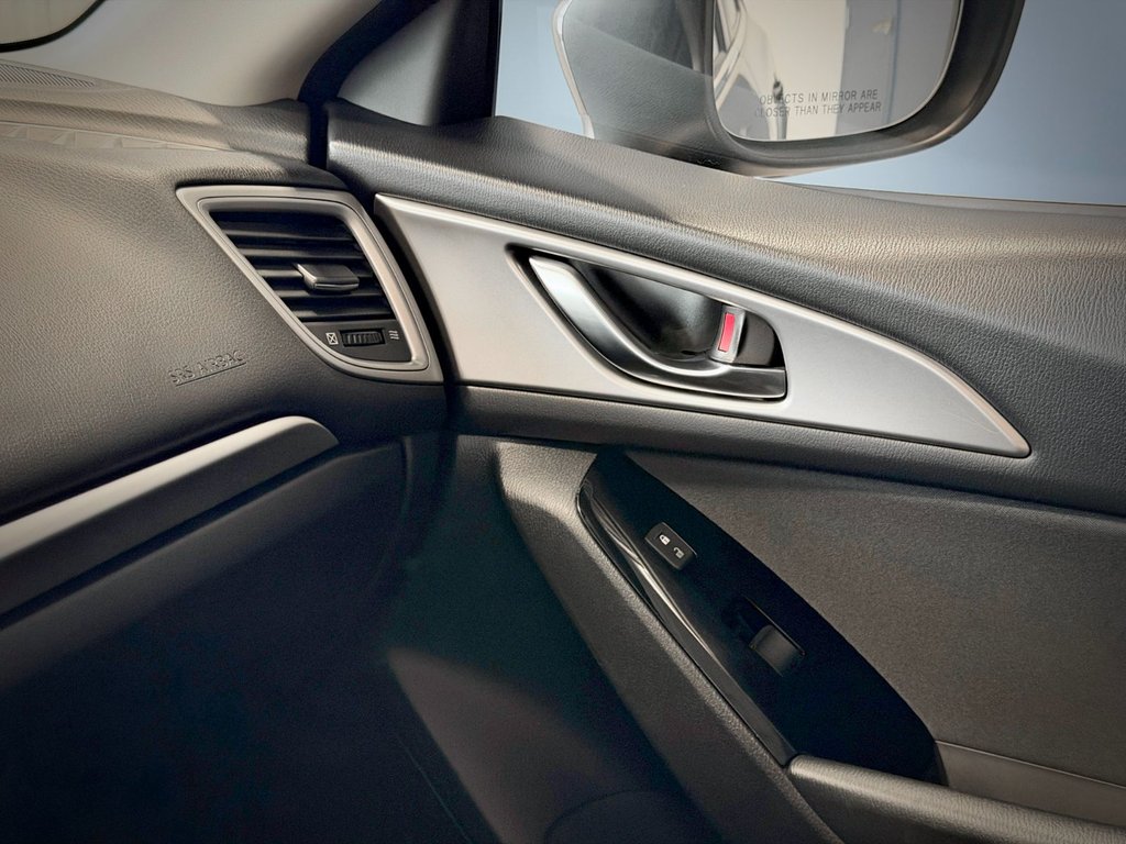 2017 Mazda 3 GT in Notre-Dame-des-Prairies, Quebec - 35 - w1024h768px