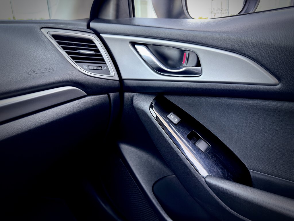 2017 Mazda 3 GS in Notre-Dame-des-Prairies, Quebec - 29 - w1024h768px