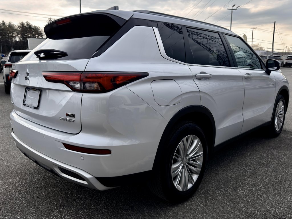 2024 Mitsubishi Outlander Plug-In Hybrid SE AWC in Notre-Dame-des-Prairies, Quebec - 13 - w1024h768px
