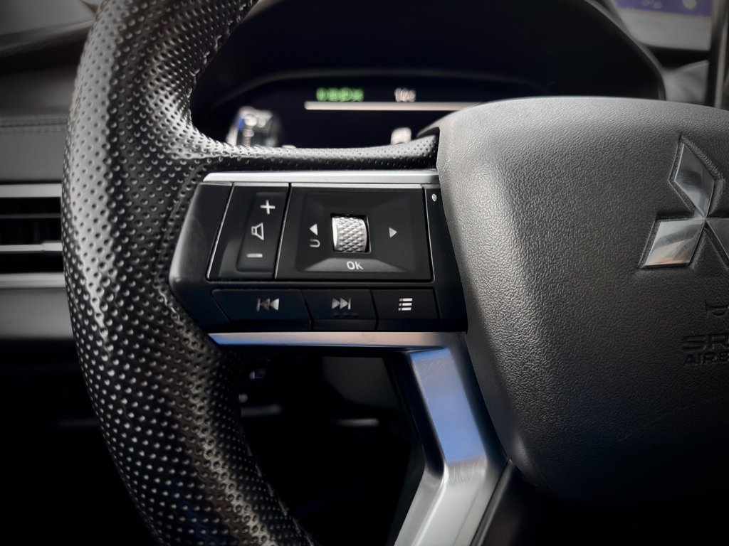 2024 Mitsubishi Outlander Plug-In Hybrid SE AWC in Notre-Dame-des-Prairies, Quebec - 26 - w1024h768px