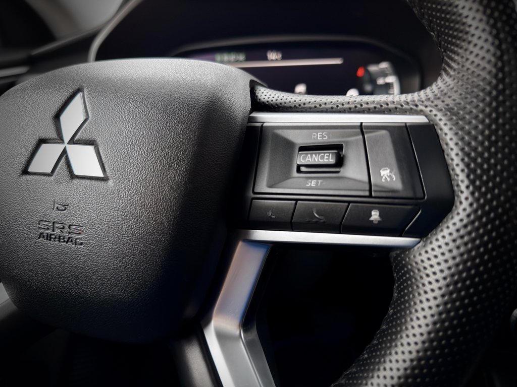 2024 Mitsubishi Outlander Plug-In Hybrid SE AWC in Notre-Dame-des-Prairies, Quebec - 27 - w1024h768px