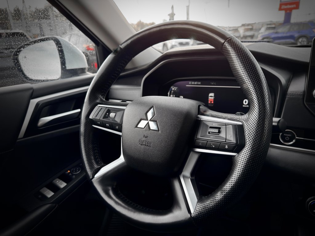 2024 Mitsubishi Outlander Plug-In Hybrid SE AWC in Notre-Dame-des-Prairies, Quebec - 25 - w1024h768px