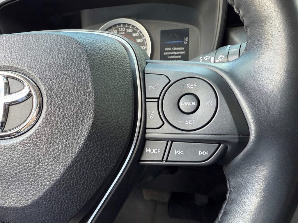 2022 Toyota COROLLA CROSS LE in Notre-Dame-des-Prairies, Quebec - 30 - w1024h768px