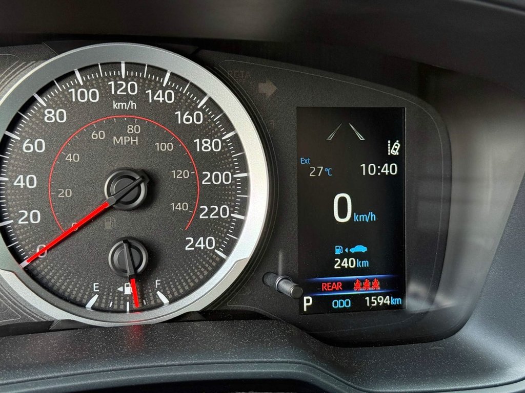 2022 Toyota COROLLA CROSS LE in Notre-Dame-des-Prairies, Quebec - 31 - w1024h768px