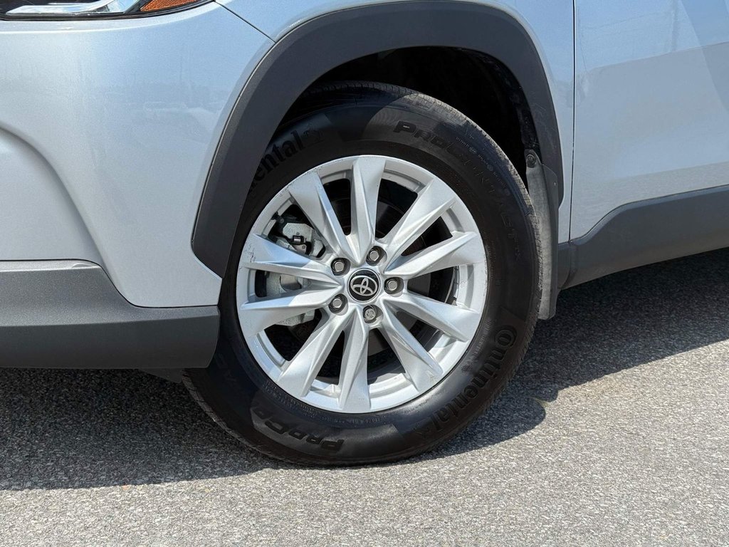 2022 Toyota COROLLA CROSS LE in Notre-Dame-des-Prairies, Quebec - 20 - w1024h768px