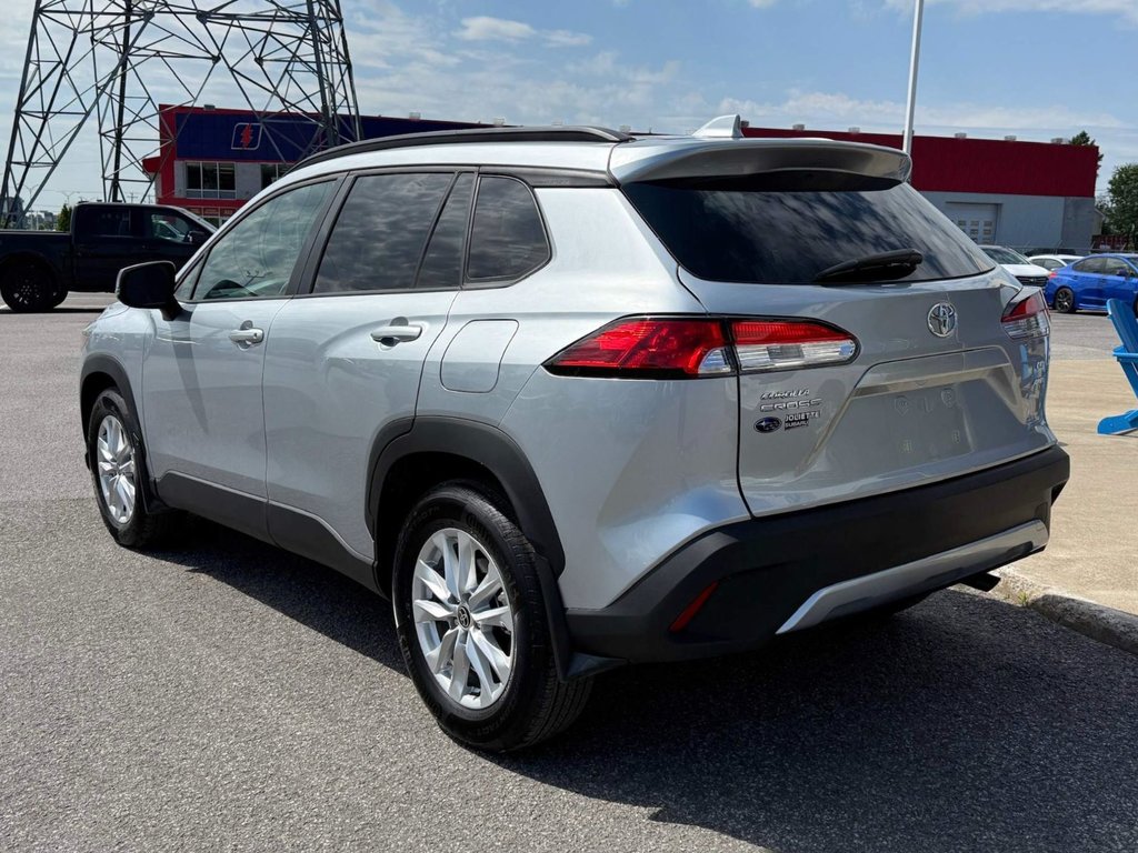 2022 Toyota COROLLA CROSS LE in Notre-Dame-des-Prairies, Quebec - 12 - w1024h768px