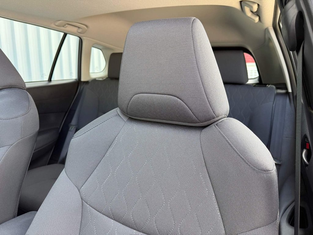 2022 Toyota COROLLA CROSS LE in Notre-Dame-des-Prairies, Quebec - 22 - w1024h768px