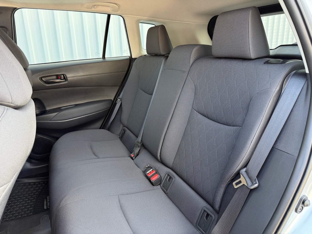 2022 Toyota COROLLA CROSS LE in Notre-Dame-des-Prairies, Quebec - 23 - w1024h768px
