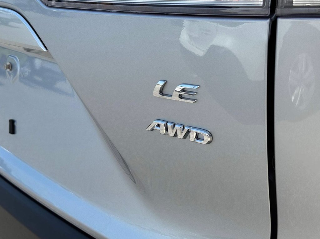 2022 Toyota COROLLA CROSS LE in Notre-Dame-des-Prairies, Quebec - 16 - w1024h768px