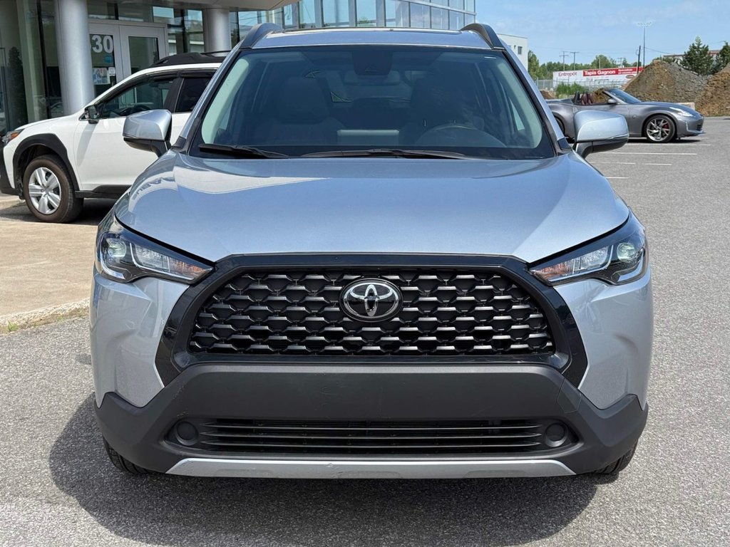 2022 Toyota COROLLA CROSS LE in Notre-Dame-des-Prairies, Quebec - 5 - w1024h768px