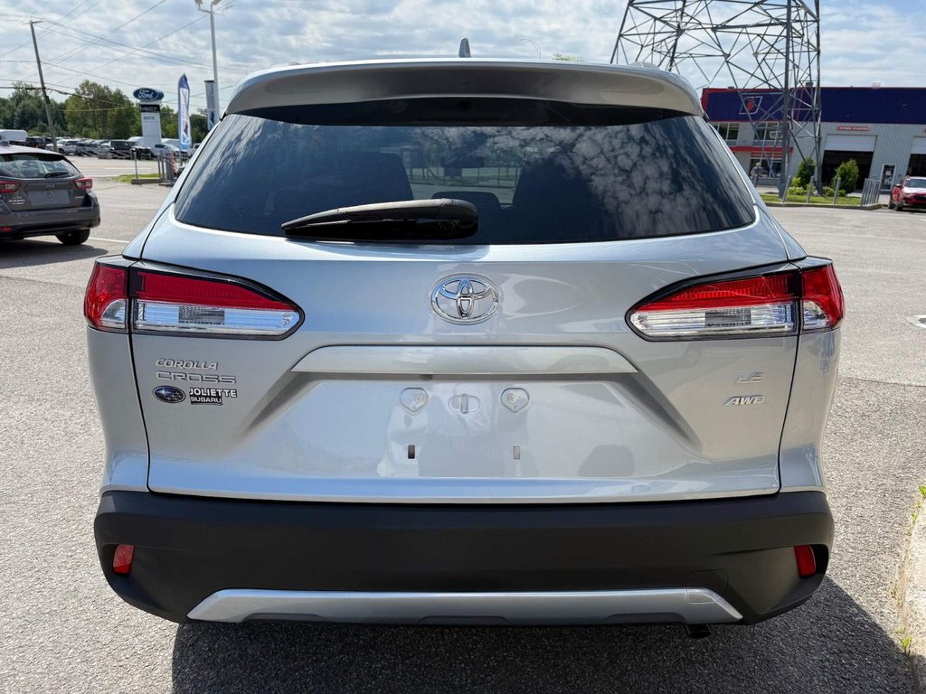 2022 Toyota COROLLA CROSS LE in Notre-Dame-des-Prairies, Quebec - 13 - w1024h768px