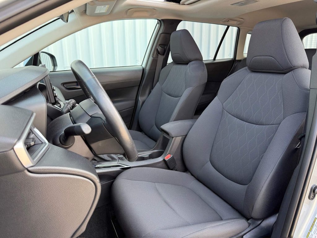 2022 Toyota COROLLA CROSS LE in Notre-Dame-des-Prairies, Quebec - 21 - w1024h768px