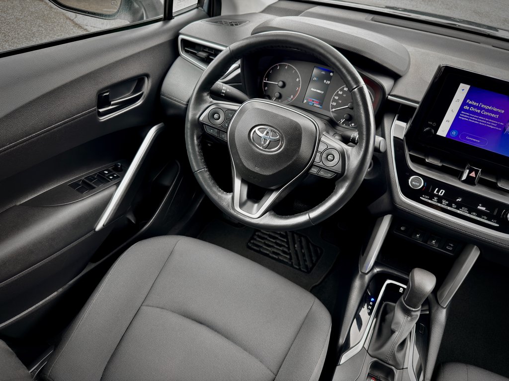Toyota Corolla Cross LE 2023 à Notre-Dame-des-Prairies, Québec - 18 - w1024h768px