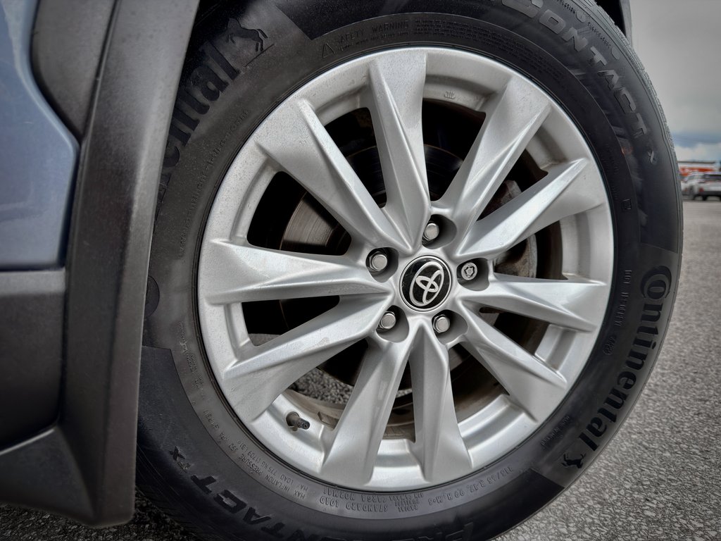 Toyota Corolla Cross LE 2023 à Notre-Dame-des-Prairies, Québec - 13 - w1024h768px