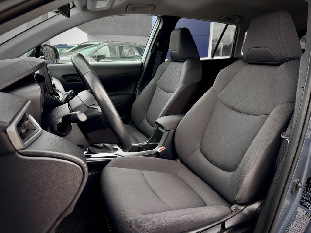 Toyota Corolla Cross LE 2023 à Notre-Dame-des-Prairies, Québec - 15 - w1024h768px