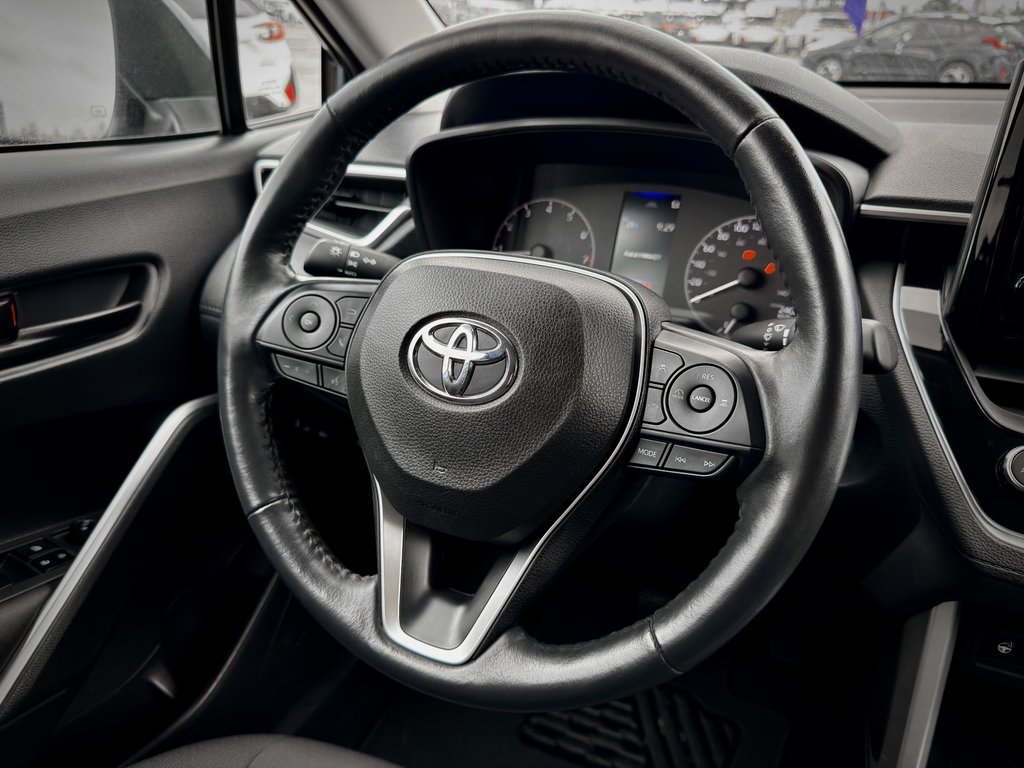 Toyota Corolla Cross LE 2023 à Notre-Dame-des-Prairies, Québec - 21 - w1024h768px