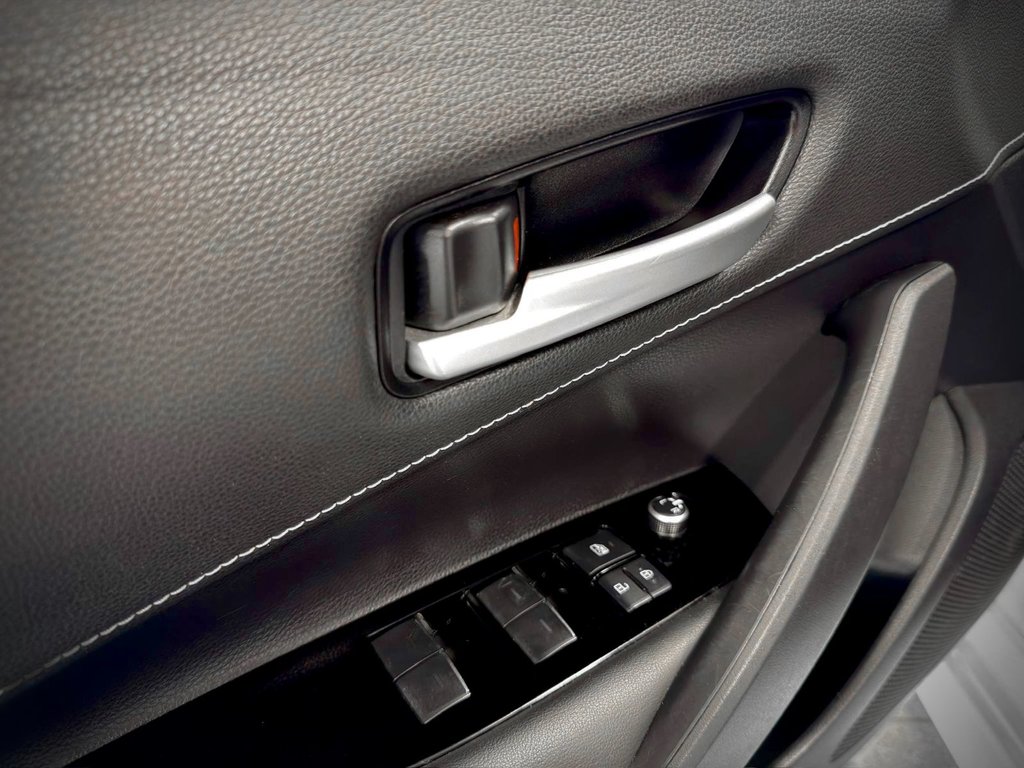 2019 Toyota Corolla Hatchback SE in Notre-Dame-des-Prairies, Quebec - 32 - w1024h768px