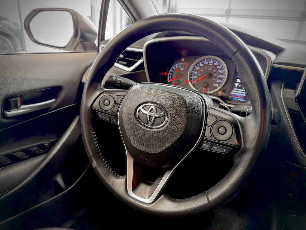 2019 Toyota Corolla Hatchback SE in Notre-Dame-des-Prairies, Quebec - 23 - w1024h768px