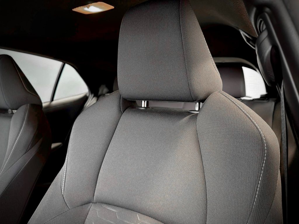 2019 Toyota Corolla Hatchback SE in Notre-Dame-des-Prairies, Quebec - 19 - w1024h768px