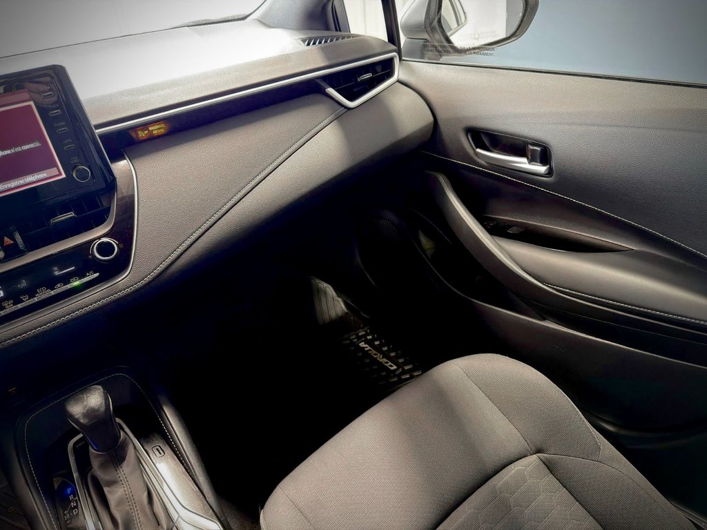 2019 Toyota Corolla Hatchback SE in Notre-Dame-des-Prairies, Quebec - 22 - w1024h768px