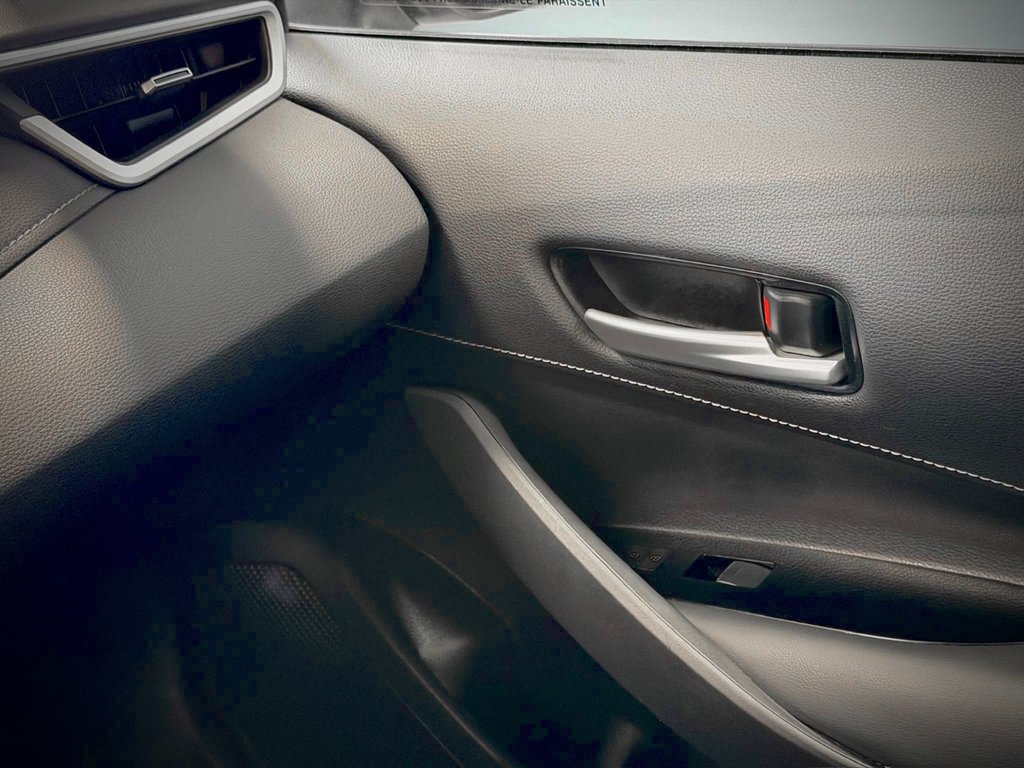 2019 Toyota Corolla Hatchback SE in Notre-Dame-des-Prairies, Quebec - 31 - w1024h768px