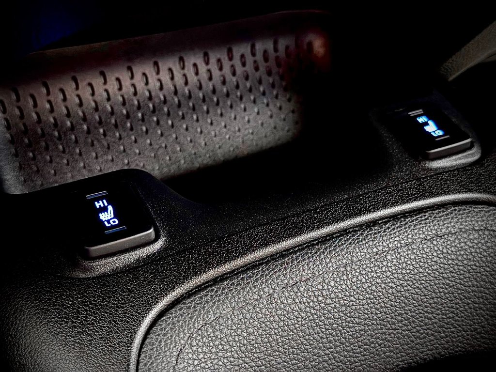 2020 Toyota Corolla SE in Notre-Dame-des-Prairies, Quebec - 29 - w1024h768px