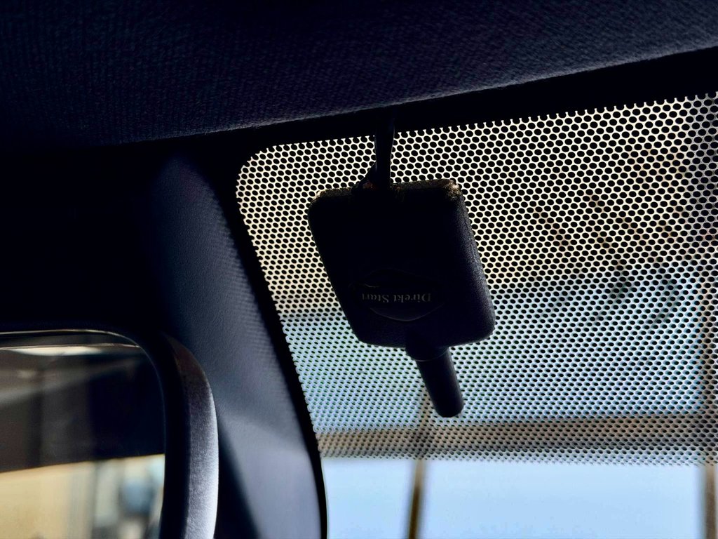 2020 Toyota Corolla SE in Notre-Dame-des-Prairies, Quebec - 31 - w1024h768px