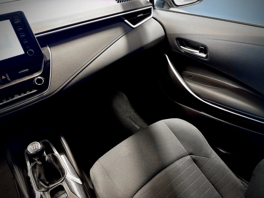 2020 Toyota Corolla SE in Notre-Dame-des-Prairies, Quebec - 20 - w1024h768px
