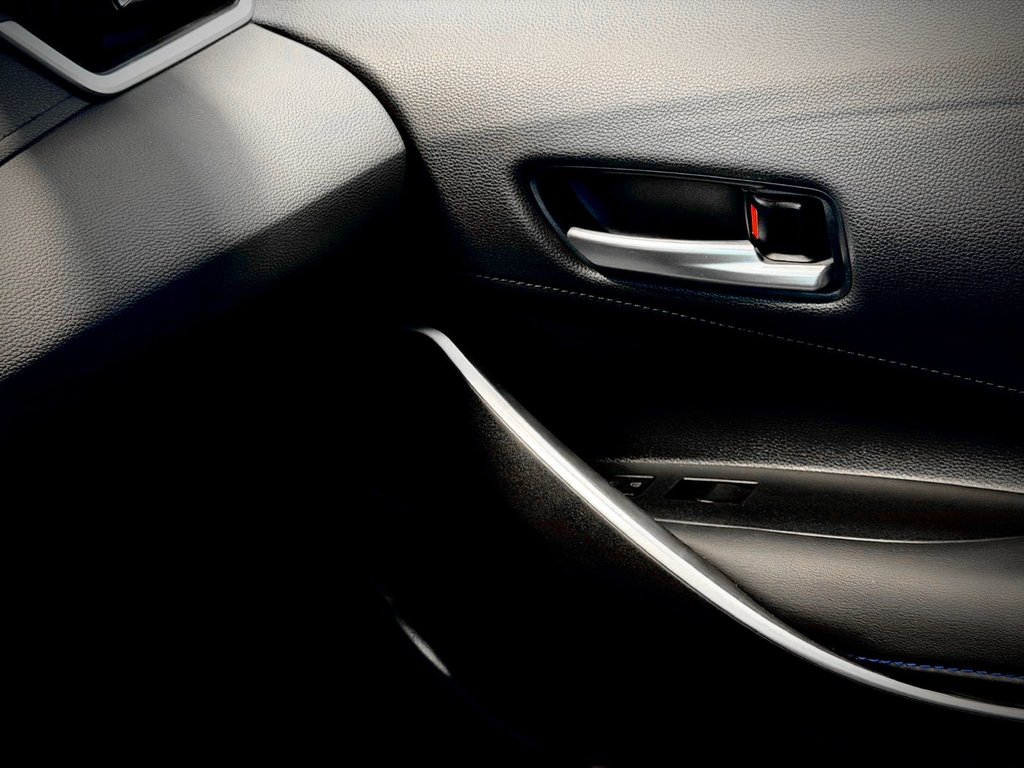 2020 Toyota Corolla SE in Notre-Dame-des-Prairies, Quebec - 30 - w1024h768px