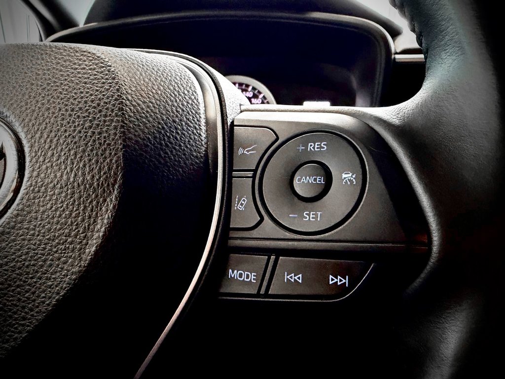 2020 Toyota Corolla SE in Notre-Dame-des-Prairies, Quebec - 23 - w1024h768px