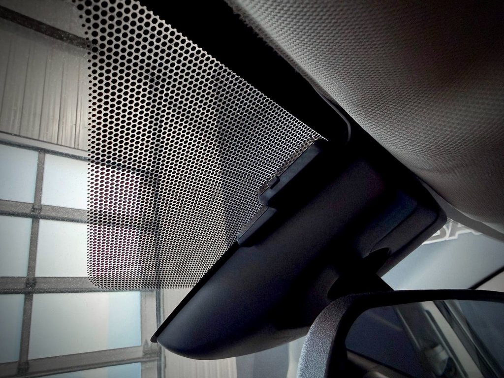 2017 Toyota RAV4 LE in Notre-Dame-des-Prairies, Quebec - 34 - w1024h768px