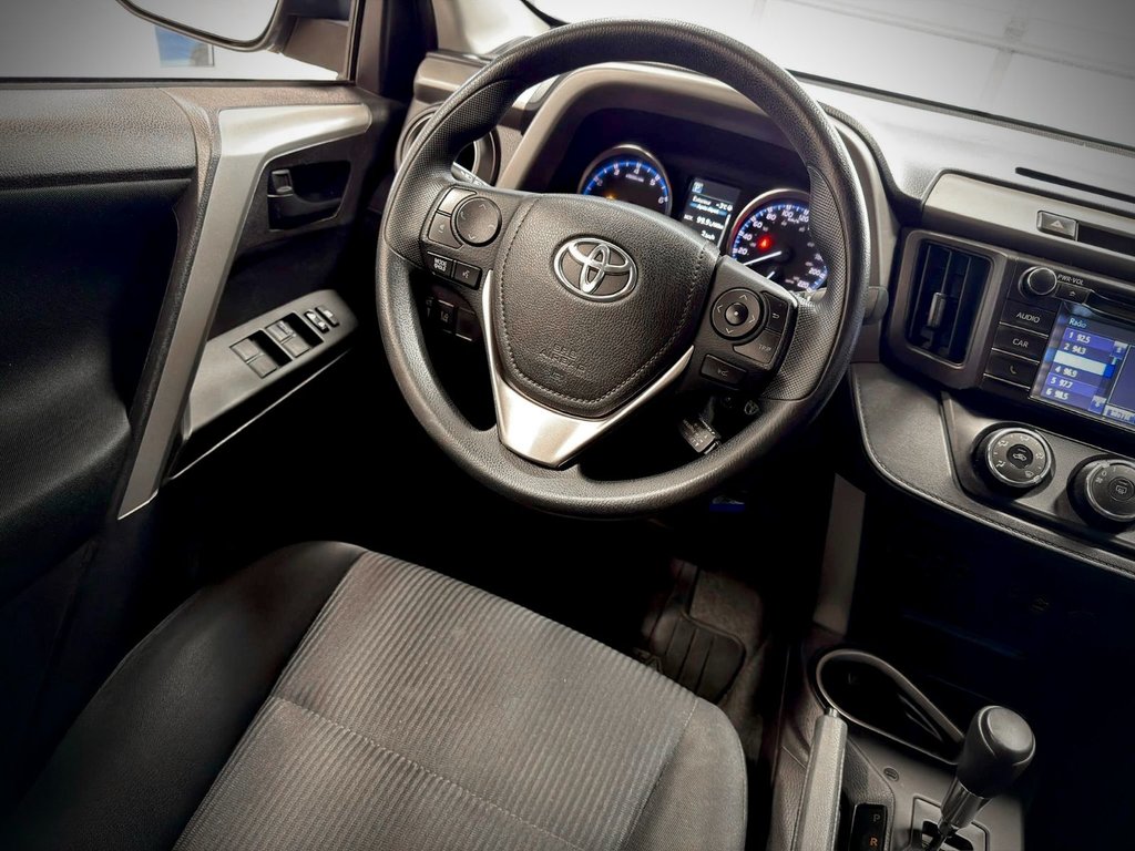 2017 Toyota RAV4 LE in Notre-Dame-des-Prairies, Quebec - 20 - w1024h768px