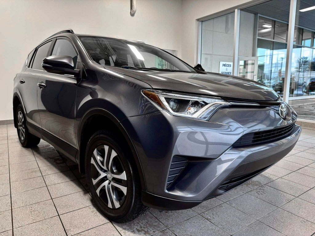 2017 Toyota RAV4 LE in Notre-Dame-des-Prairies, Quebec - 5 - w1024h768px