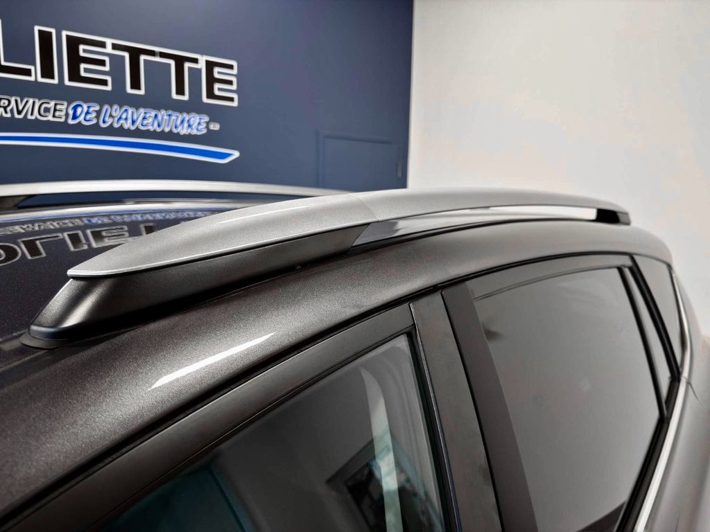 2017 Toyota RAV4 LE in Notre-Dame-des-Prairies, Quebec - 13 - w1024h768px