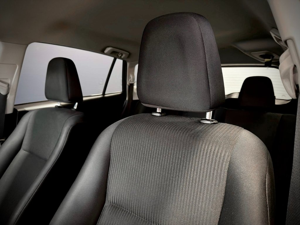 2017 Toyota RAV4 LE in Notre-Dame-des-Prairies, Quebec - 19 - w1024h768px