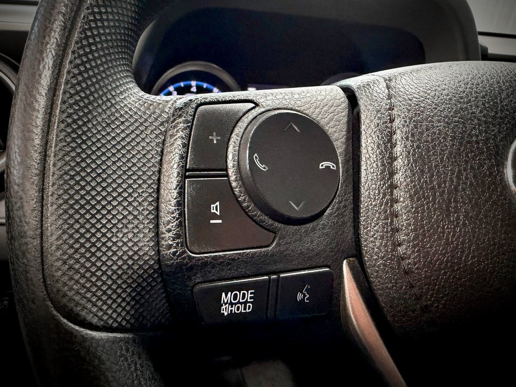 2017 Toyota RAV4 LE in Notre-Dame-des-Prairies, Quebec - 24 - w1024h768px
