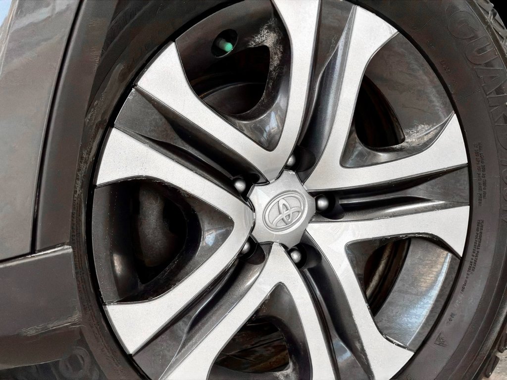 2017 Toyota RAV4 LE in Notre-Dame-des-Prairies, Quebec - 15 - w1024h768px