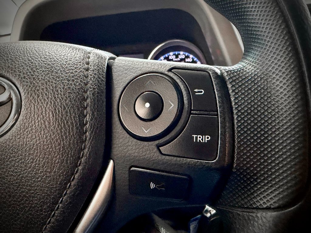 2017 Toyota RAV4 LE in Notre-Dame-des-Prairies, Quebec - 25 - w1024h768px