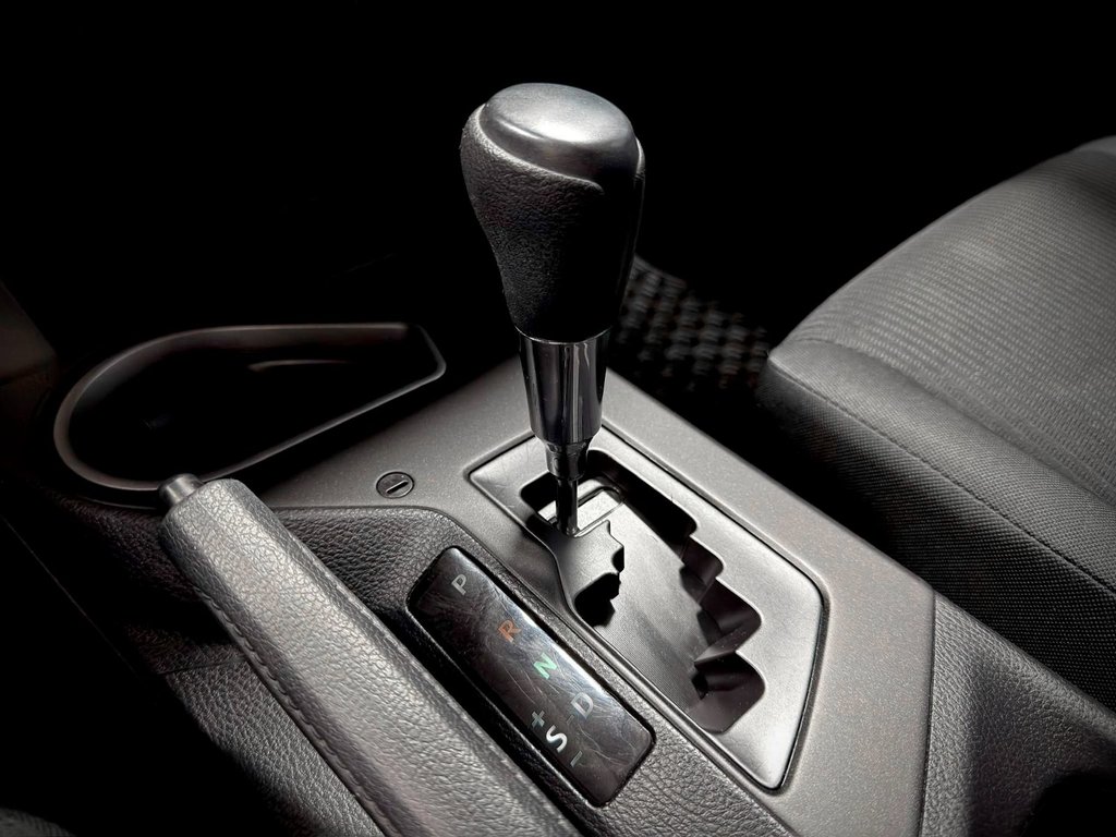 2017 Toyota RAV4 LE in Notre-Dame-des-Prairies, Quebec - 31 - w1024h768px