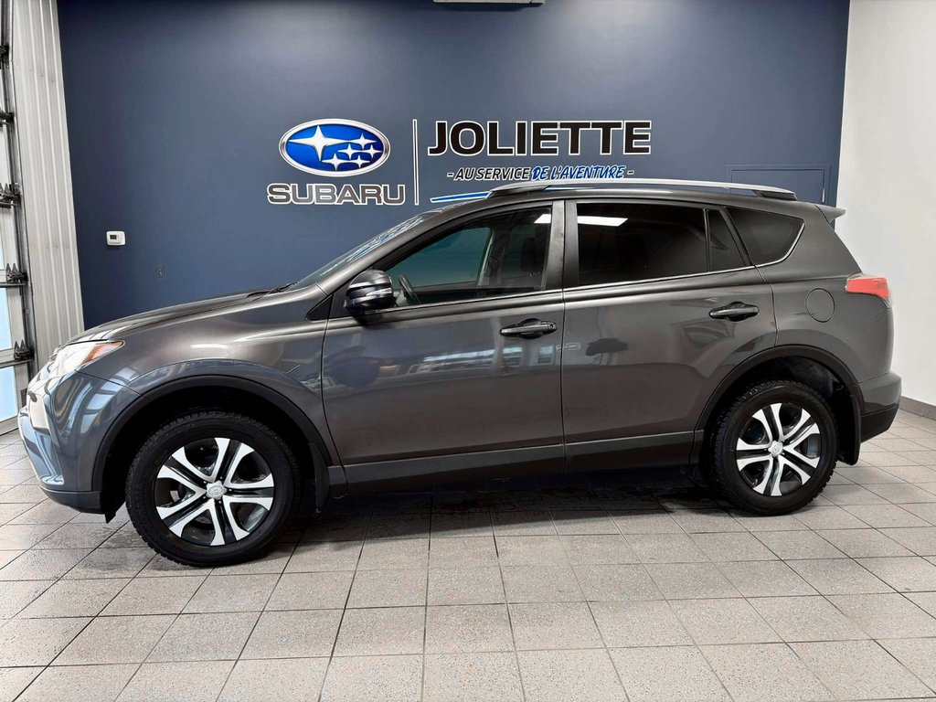 2017 Toyota RAV4 LE in Notre-Dame-des-Prairies, Quebec - 7 - w1024h768px