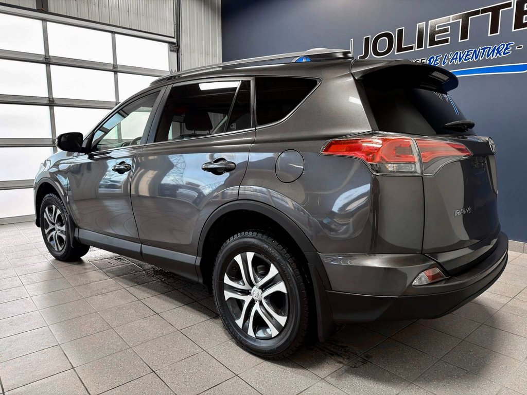 2017 Toyota RAV4 LE in Notre-Dame-des-Prairies, Quebec - 8 - w1024h768px