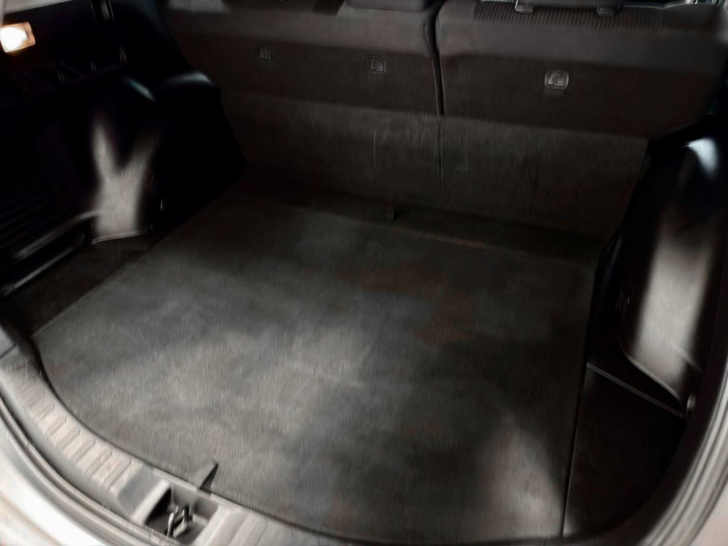 2017 Toyota RAV4 LE in Notre-Dame-des-Prairies, Quebec - 12 - w1024h768px