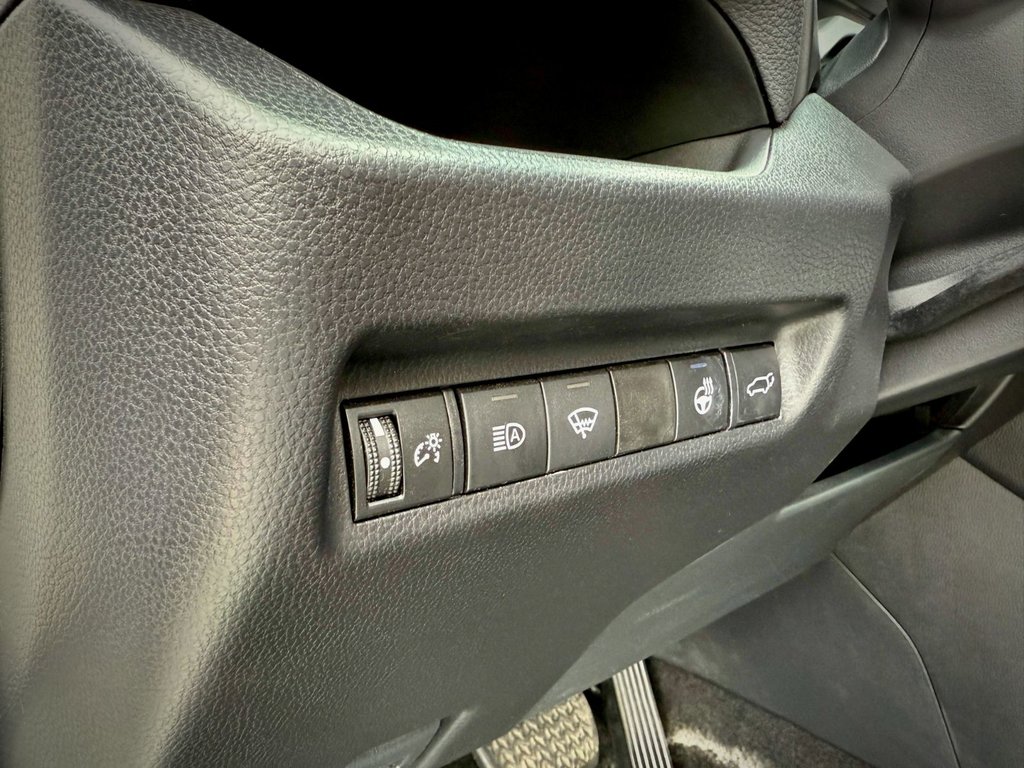 2021 Toyota RAV4 XLE LTD in Notre-Dame-des-Prairies, Quebec - 40 - w1024h768px