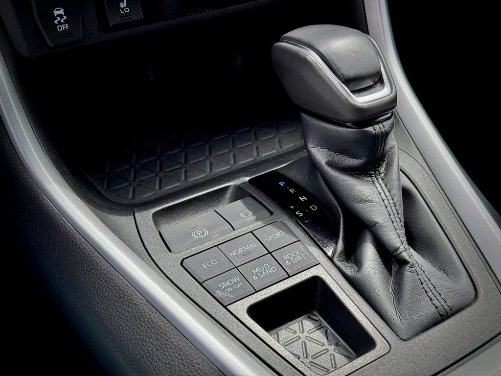 2021 Toyota RAV4 XLE LTD in Notre-Dame-des-Prairies, Quebec - 38 - w1024h768px